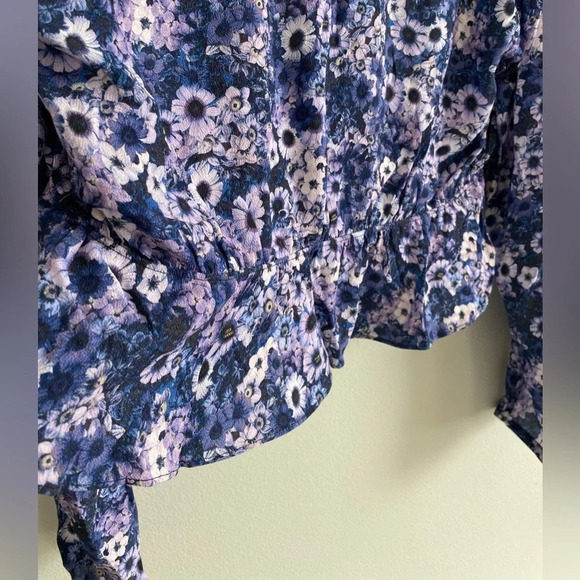 SUNDAY BEST Aritzia Kimberly Blouse Purple Floral Feminine Cropped Tie Size M - Picture 7 of 11